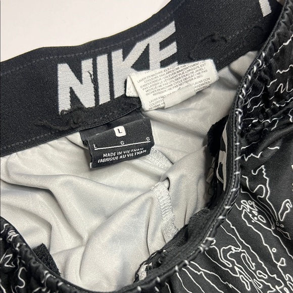 Nike Men's Drifit Black Patterned Athletic Shorts - Picture 3 of 11